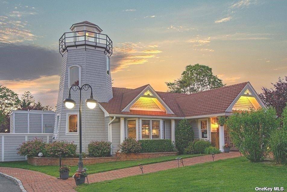 Prédio à Venda em Hampton Bays - Nova Iorque - EUA - 1