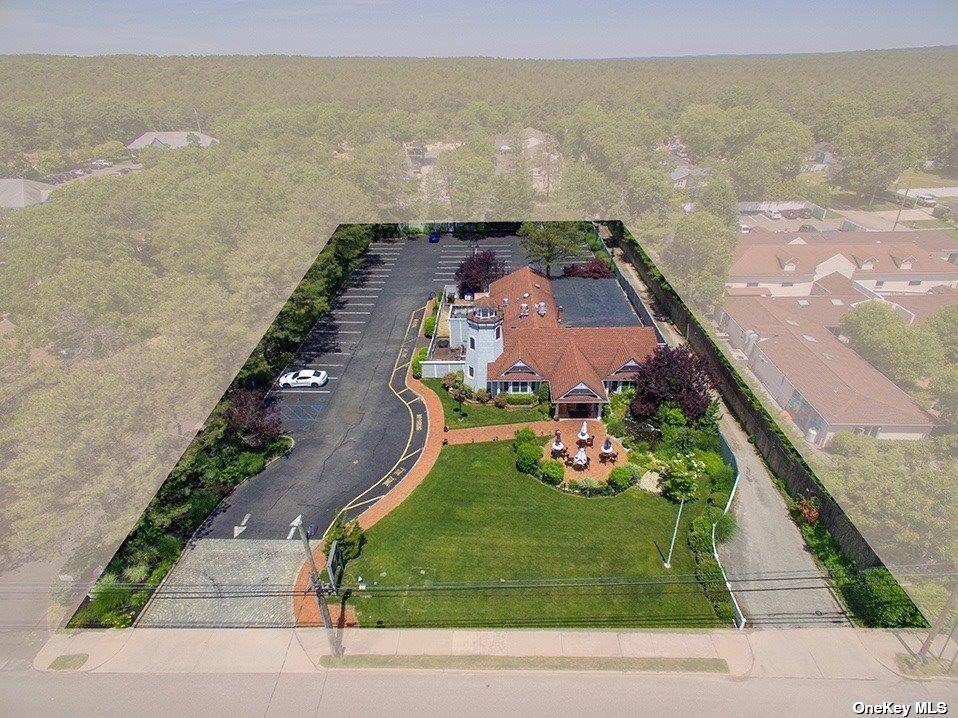 Prédio à Venda em Hampton Bays - Nova Iorque - EUA - 2