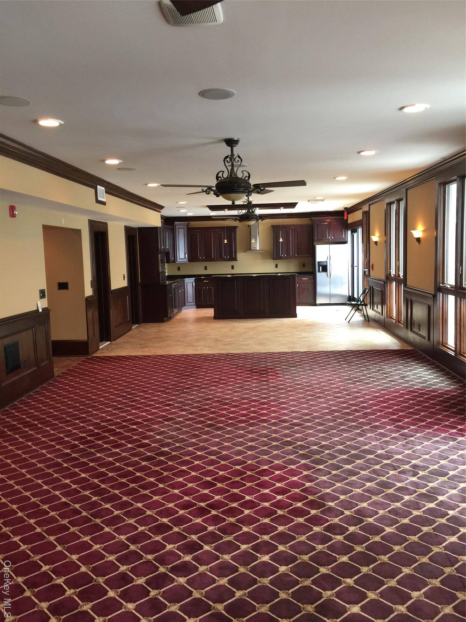 Edificio en Venta en Hyde Park - Nueva York - EE. UU. - 3