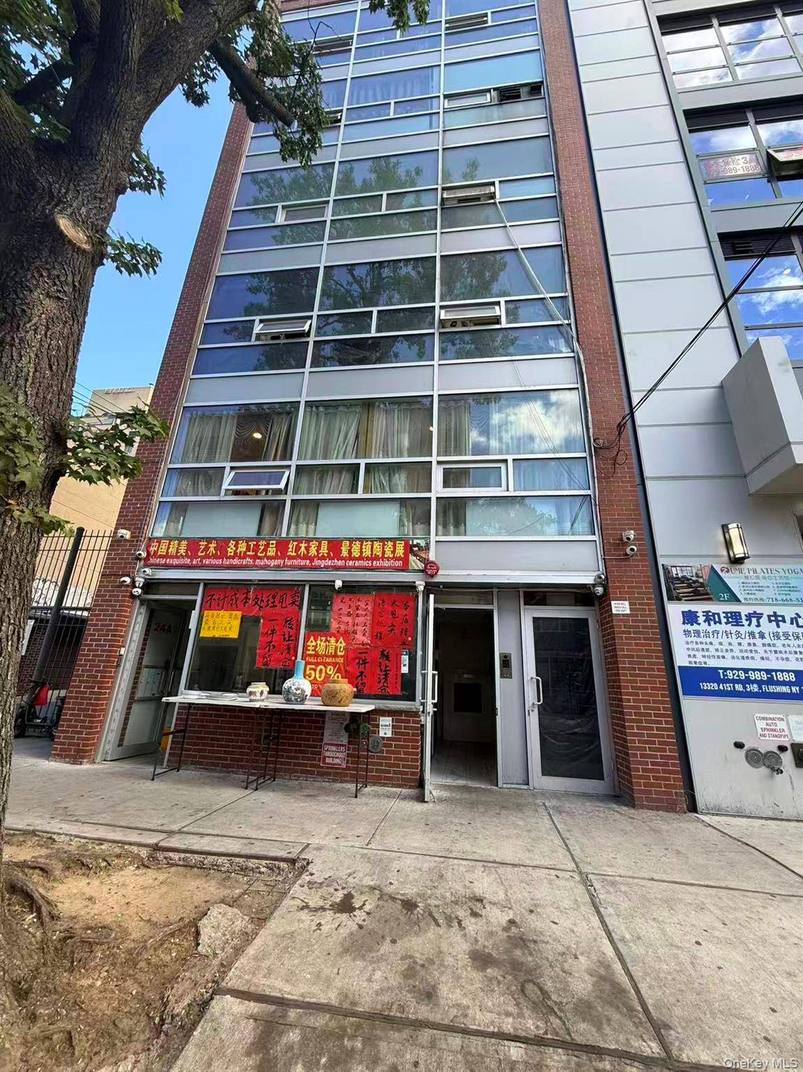 Building for Sale in Flushing - New York - USA - 1