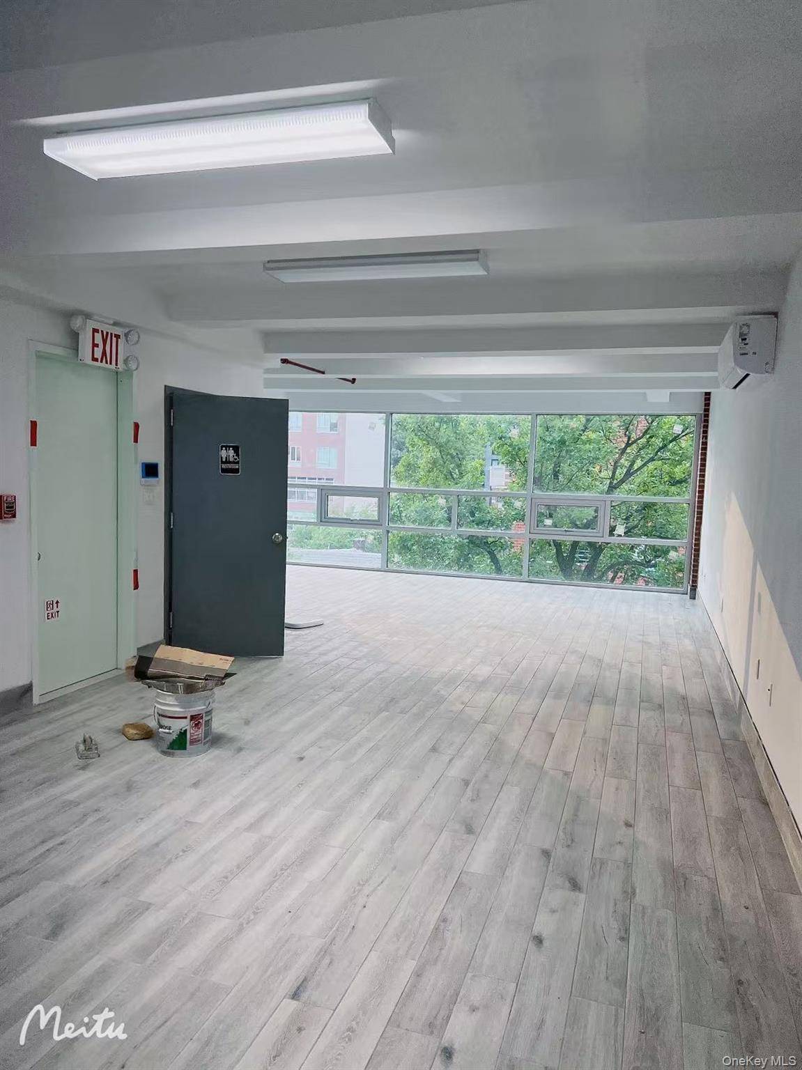 Building for Sale in Flushing - New York - USA - 4