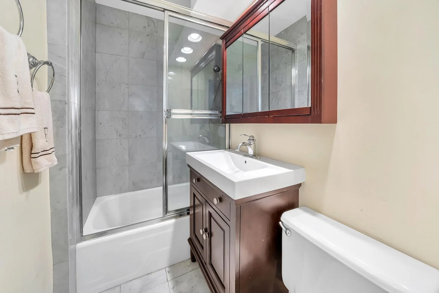 Studio for Sale at 225 East 36th Street – Manhattan, New York – NY - 3