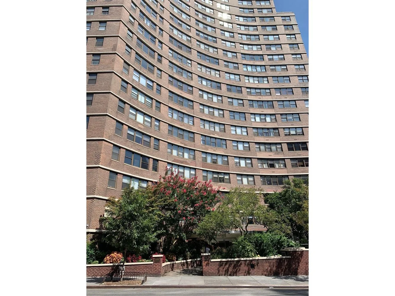 Studio for Sale at 225 East 36th Street – Manhattan, New York – NY - 4