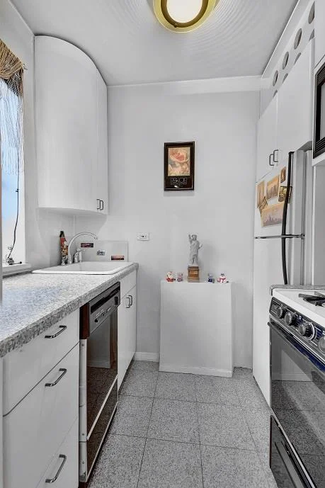 Studio for Sale in Manhattan – New York, NY - 3